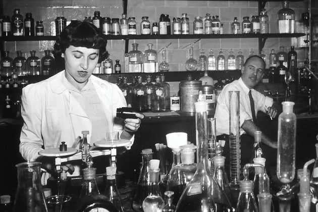 Dr. Jonathan Hartwell (right) and his assistant Sylvy R. Levy Kornberg conduct some of the earliest chemotherapy tests at the National Cancer Institute, about 1950.